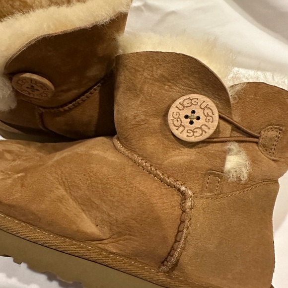 UGG - Bailey Button - Picture 3 of 5